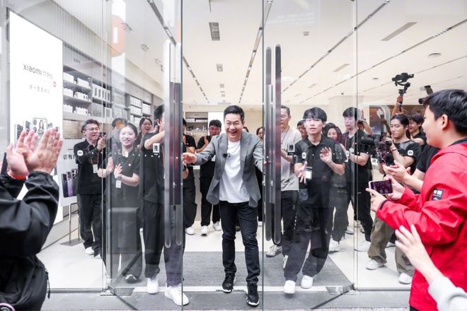 ta 研发机器人项目；国内发布「脑机接口标准」 极客早知道CQ9电子版入口小米17开售5分钟破国产机销售纪录；Me(图2)