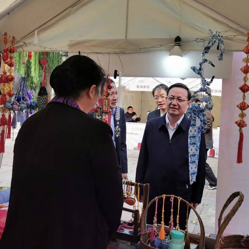 国“美丽工坊”文创作品展CQ9电子杭派匠心亮相全(图4)